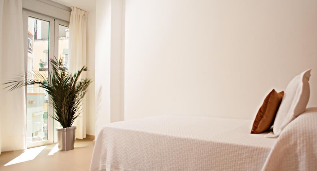 Urbanliving Fajardo Apartment Малага Стая снимка