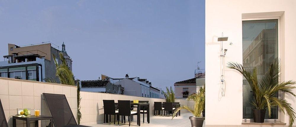 Urbanliving Fajardo Apartment Малага Екстериор снимка