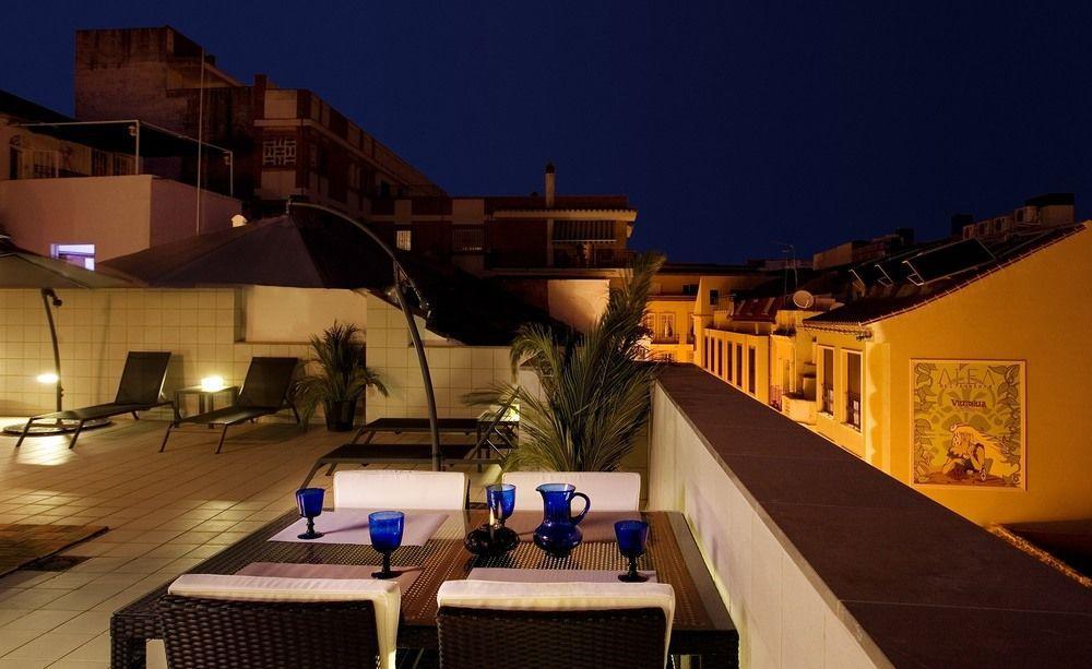 Urbanliving Fajardo Apartment Малага Екстериор снимка