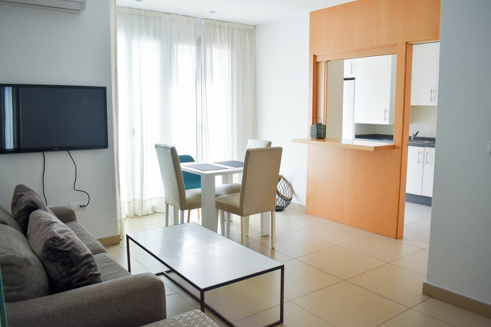Urbanliving Fajardo Apartment Малага Екстериор снимка